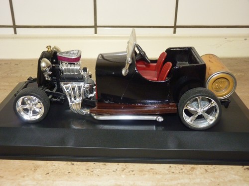 Bucket modern hot rod - 1:18,